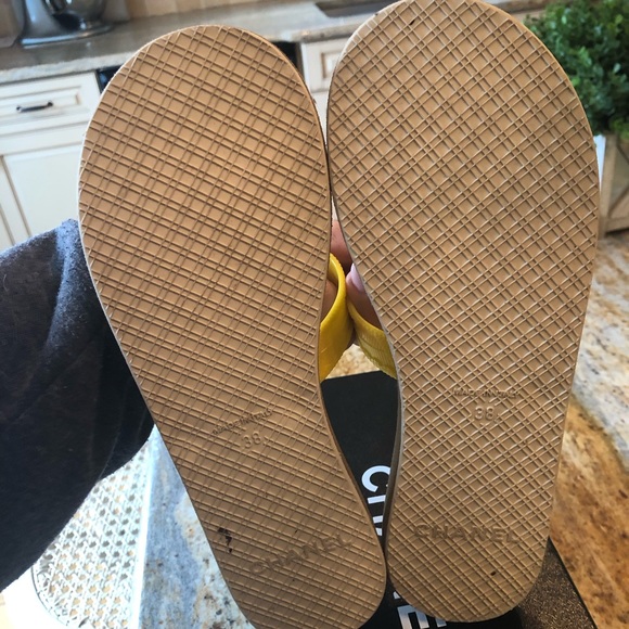 Chanel flip flops - Picture 3 of 5